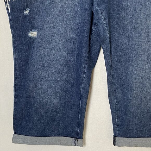 CATO Floral Embroidered Distressed Crop Jeans Sz 28W Blue Denim High Rise NWT - Picture 5 of 16